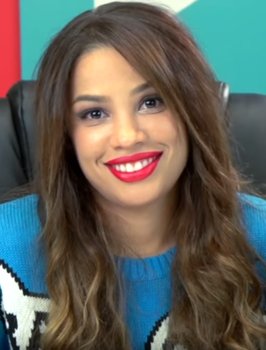 Latina thumbnails Accidental upskirt pic